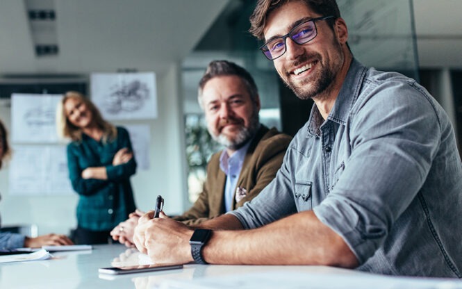 des collaborateurs en reunion