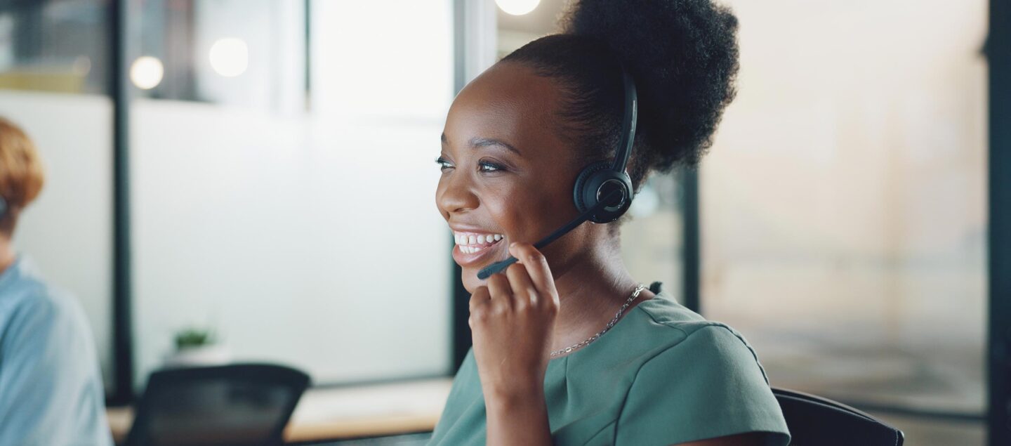 femme sur un plateau téléphonique