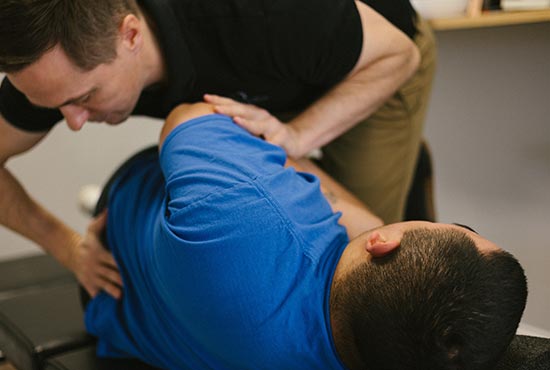 une séance de chiropraxie